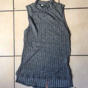 Sleeveless turtleneck